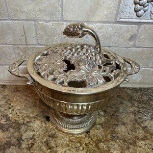 VTG Hollywood Regency Pedestal Lidded Bowl 7" Yellow Brass Grapes Leaves EUC MCM